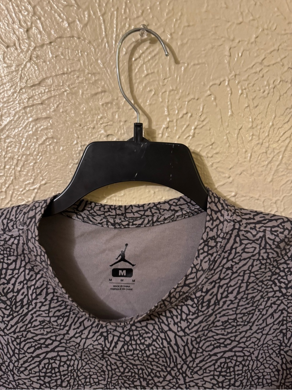 Nike Jordan Gray Crackle Print Crewneck Tee - Picture 3 of 3